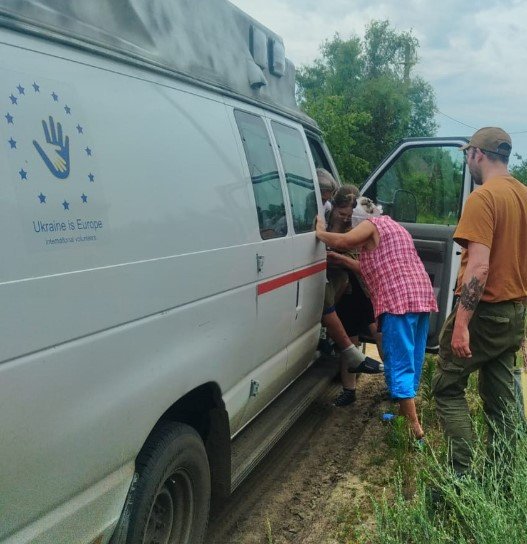 Projects 10 ambulances